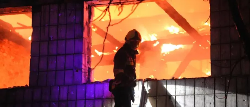 Russian strikes triggered fires in three of Kyiv's districts/DSNS / Kyiv via BBC