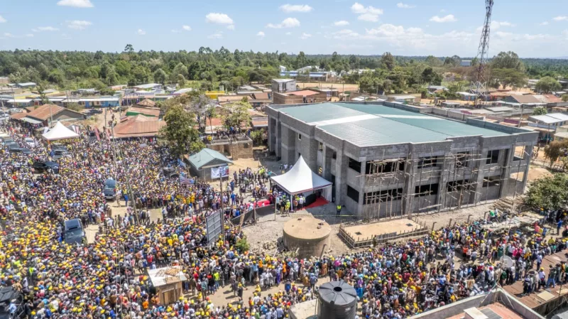 [PHOTOS] Ruto inspects Chebunyo Modern Market construction