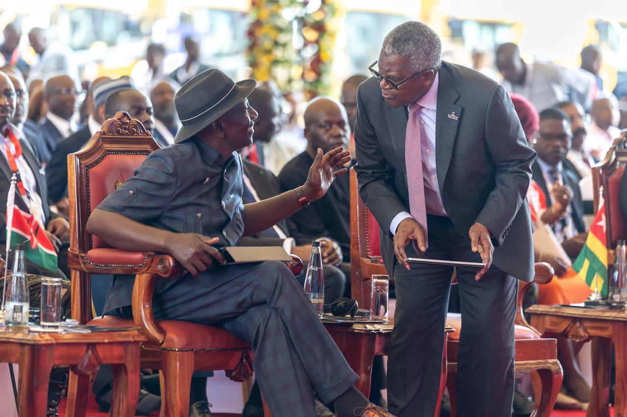 Ruto: I’d be called a micromanager if I followed Dangote’s projects like Obasanjo
