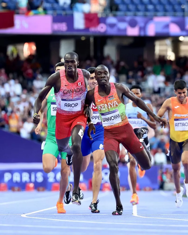 Emmanuel Wanyonyi (R) tassles with Marco Arop of Canada at the 2025 Tokyo World Athletics Championships/ FILE