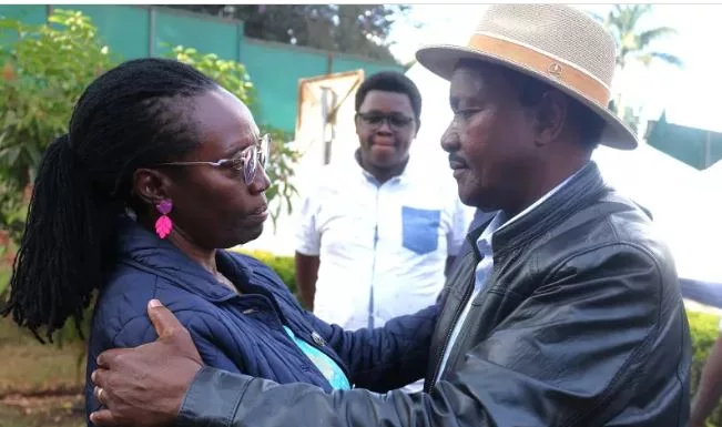 Kalonzo visits Martha Karua to mourn her father