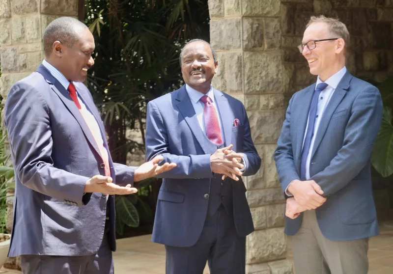 Kathiani MP Robert Mbui (left) Kalonzo Musyoka with