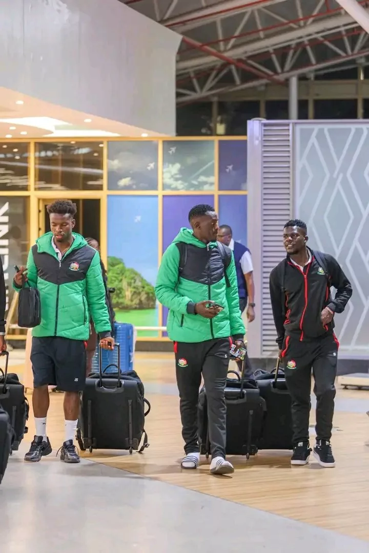 Wachezaji wa Harambee Stars wa Kenya JKIA kabla ya safari ya Conakry dhidi ya Guinea AFCON
