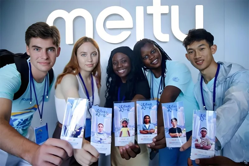 “Chinese Bridge” contestants experience personalized AI avatar generation at Meitu in Xiamen