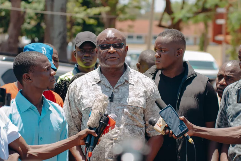 Traders oppose bid to raise minimum smoking age