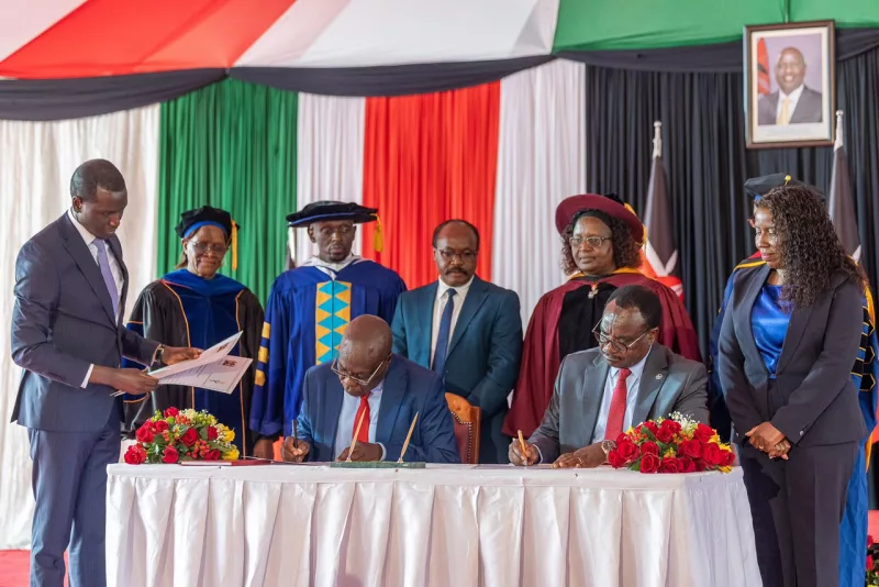 [PHOTOS] Ruto awards interim authority to Kamagambo university