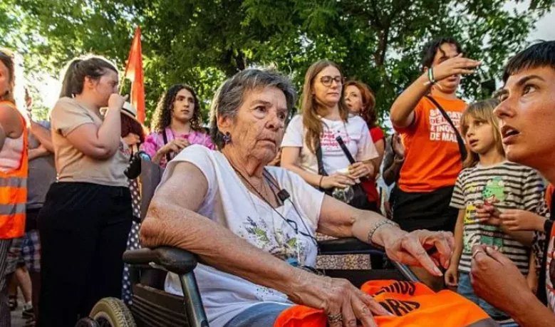 Evicted Spanish pensioner can move back home, lawyer says
