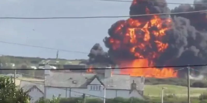 Pilots who ejected moments before crash expected to make full recovery