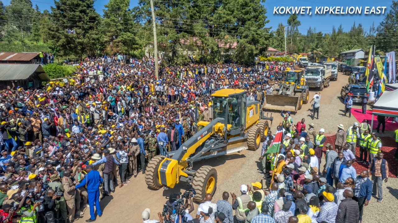 [PHOTOS] Ruto launches power project, flags off Kericho road works