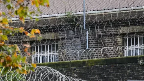 Criminals who skip sentencing will face solitary confinement or lose social visits