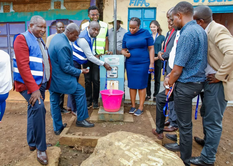 Peter Murimi, Water Chief Officer Water in Kirinyaga County, explains to a delegation from Kajiado county led by Water CECM Judy Peree on October 21, 2026/ALICE WAITHERA