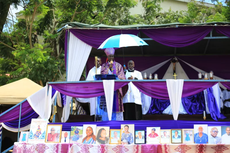 Families of Salama crash victims begin burials