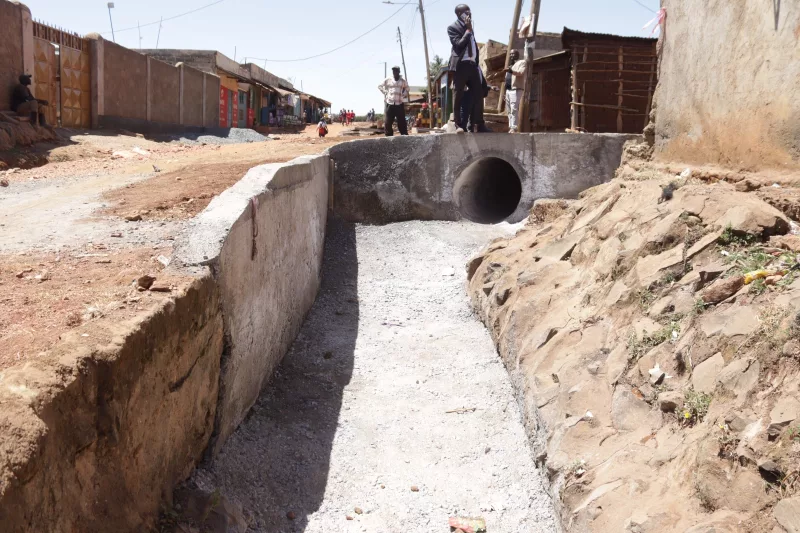 Uasin Gishu clears blocked drains and expands roads