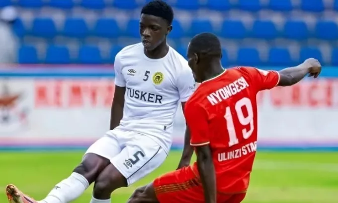 Tusker's Aboubacar Doumbia battles with Stephen Nyongesa of Ulinzi Stars/HANDOUT