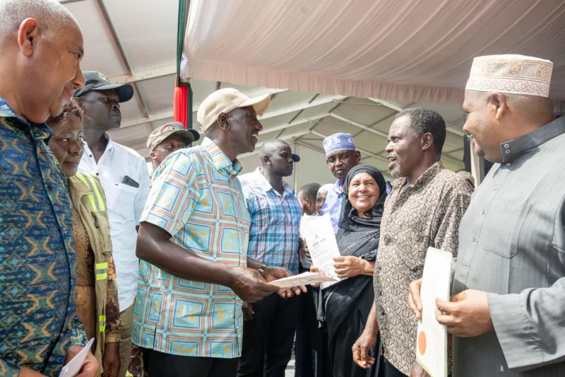 [PHOTOS] Ruto hands out 20,189 title deeds in Lamu