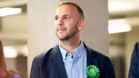 Polanski vows to stay on as Green leader as criticism mounts