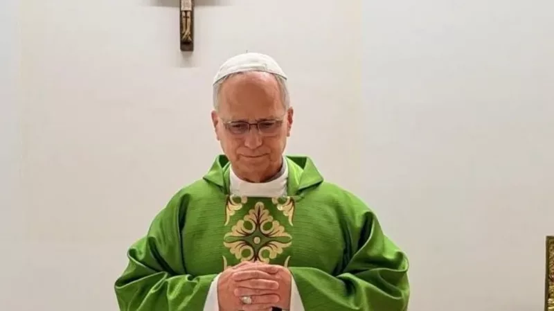 Pope pictured for first time since surgery and cancer diagnosis