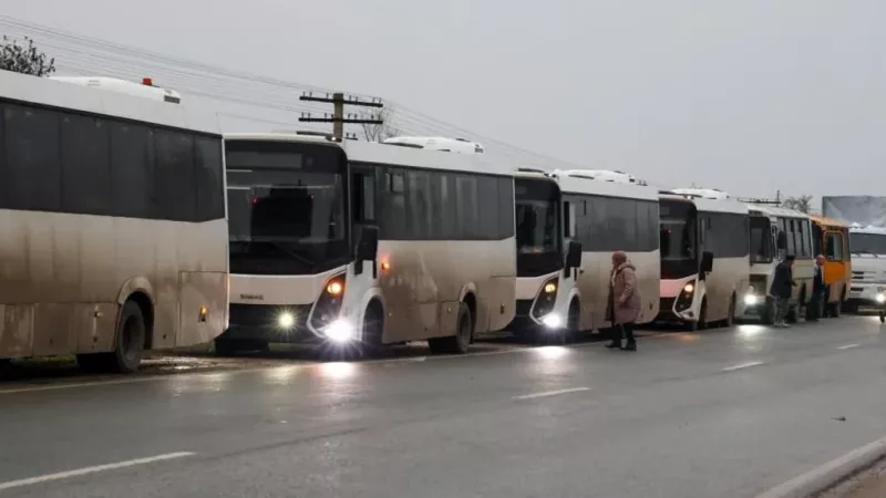 A convoy carrying residents from Russian-controlled Oleshky first travelled through Crimea