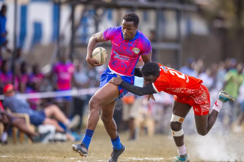 Oilers John Okoth fends off Tony Fidens of Nondies in apast ecounter