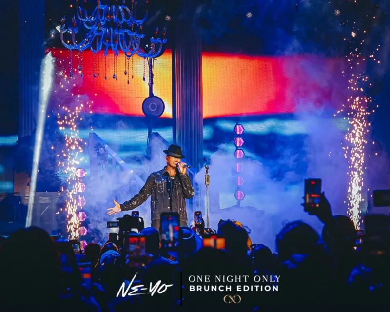 The crowd paused the R&amp;B nostalgia to celebrate the Grammy-winning singer, who turned 47 on October 18.