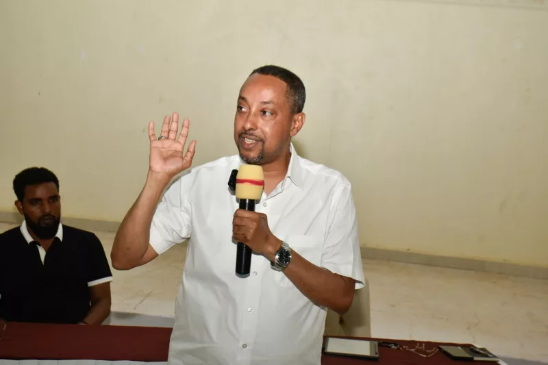Garissa gubernatorial aspirant Abdiqani Dubat addressing professionals drawn from various sectors and the youth.