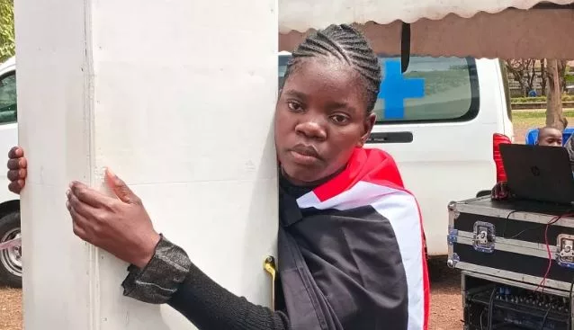 Woman completes 72hr pillar hug in tribute to Raila