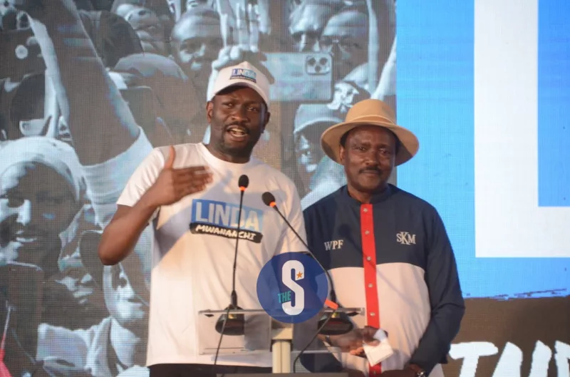 Linda Mwananchi leader Edwin Sifuna calms down his supporters after they interrupted Wiper leader Kalonzo Musyoka's speech, October 30, 2026. /DOUGLAS OKIDDY