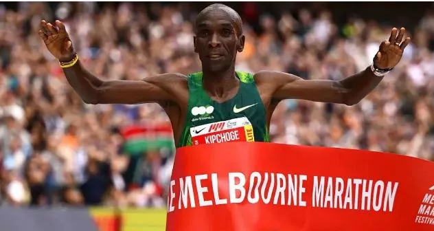 Kipchoge breaks course record in Melbourne