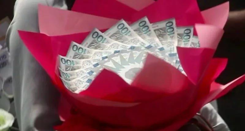 Seven arrested for using Ghanaian banknotes to make 'money bouquets'