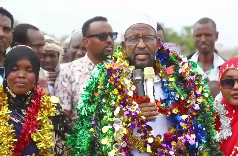 Former Wajir gubernatorial running mate Abdi Salel speaking to the press.